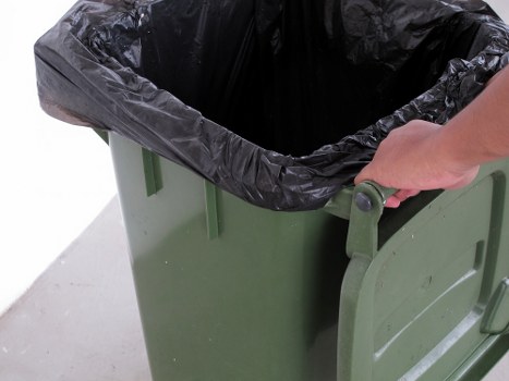 Operatives wearing PPE preparing bins during a rubbish collection